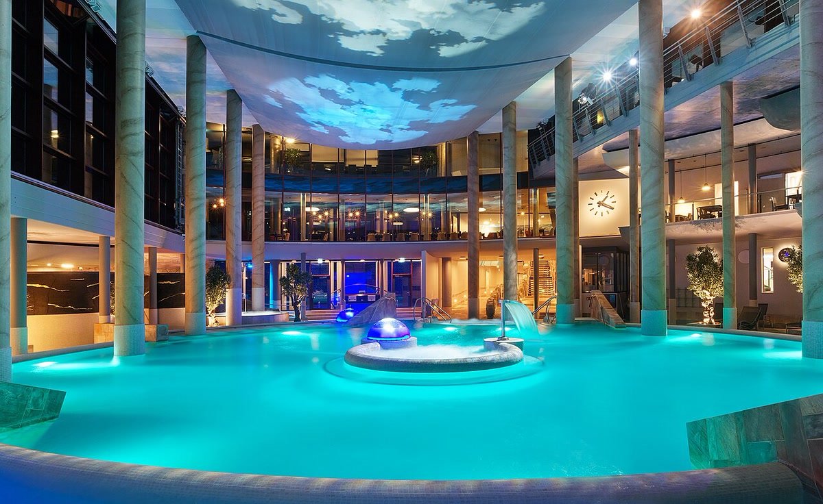The main thermal pool at Carolus Thermen Bad Aachen.