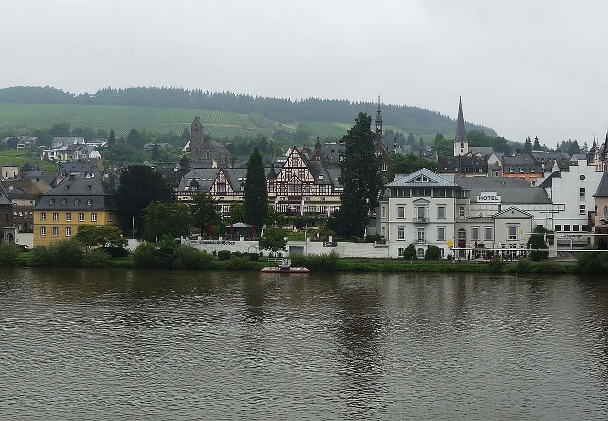 The Moselschlösschen complex beside the Moselle in Traben-Trarbach.