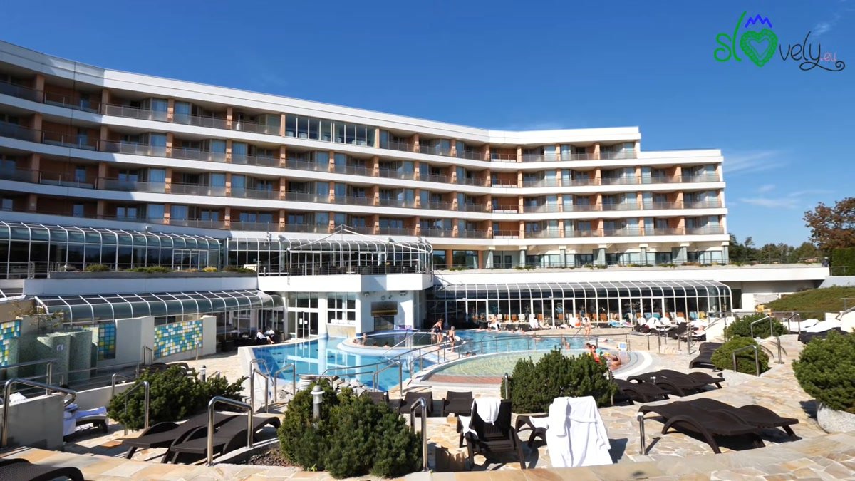 Hotel Livada Prestige and its outdoor thermal pools at the Terme 3000 resort.