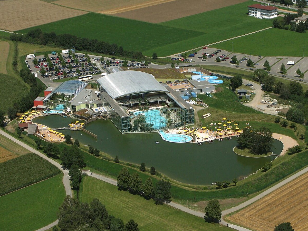 Aerial view of THERME Bad Wörishofen and its glass-roofed complex.